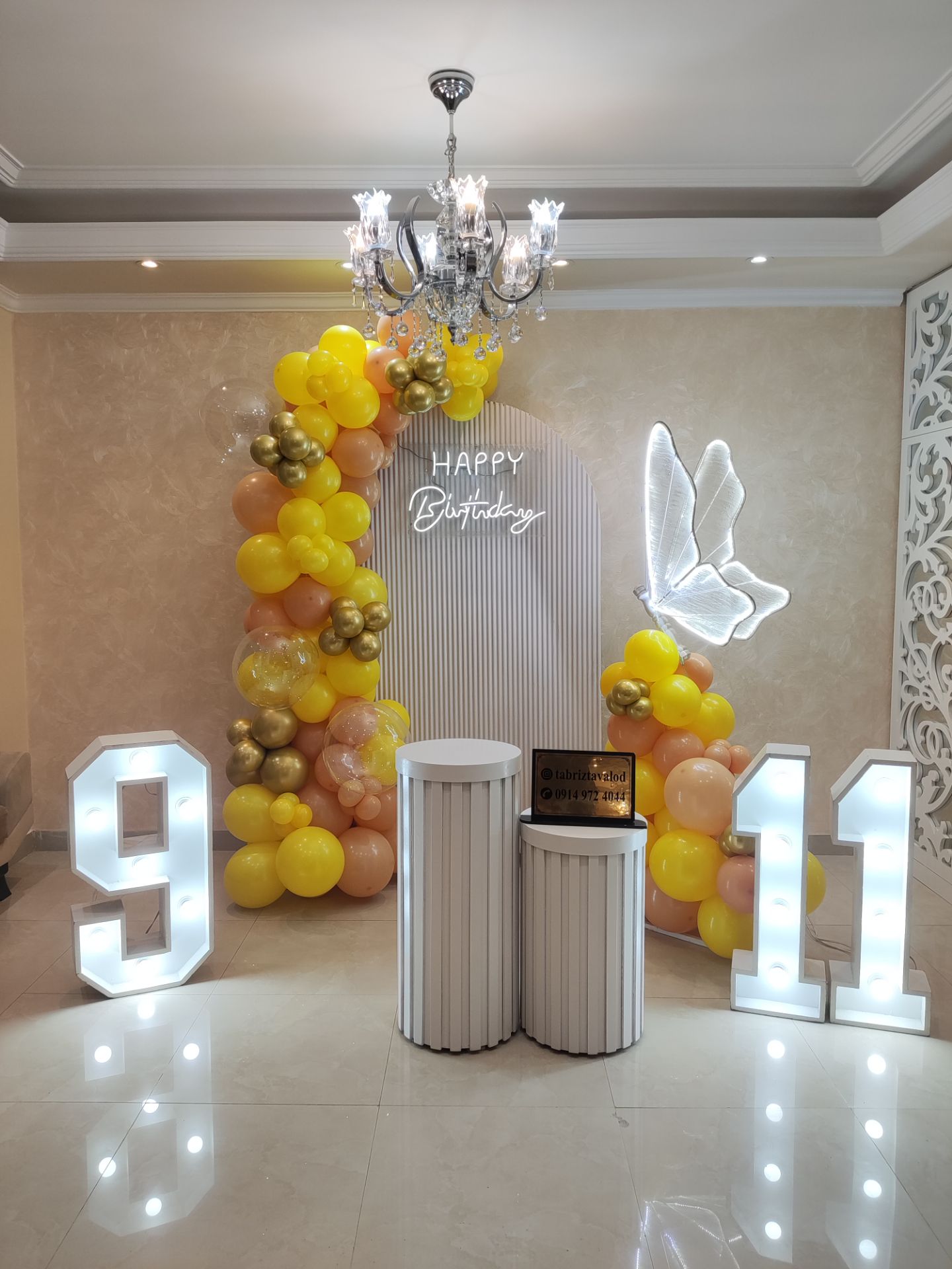 بک گراند چوبی سفید